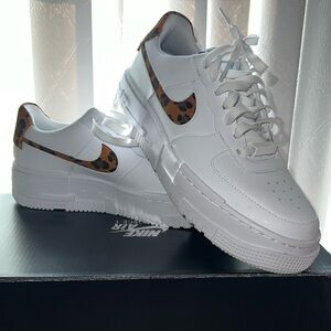 Women’s air force1 Pixel SE size 8